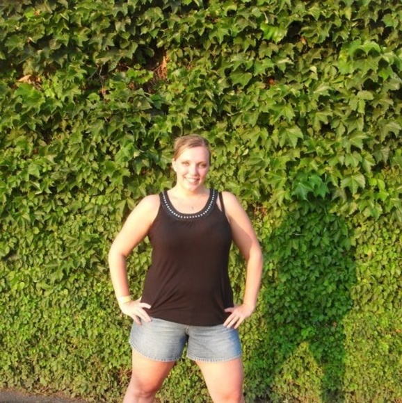 Meet your Posher, Alyson - Picture 1 of 2